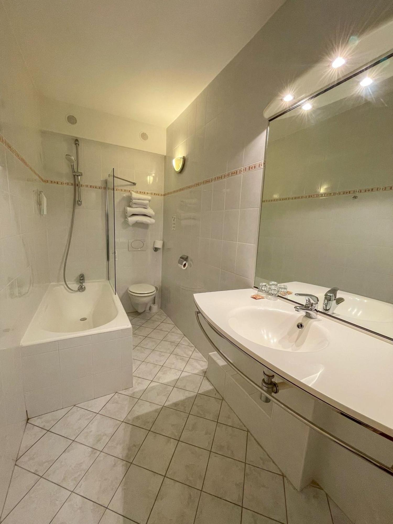 Hotel Beaulieu Lyon Charbonnieres Luaran gambar